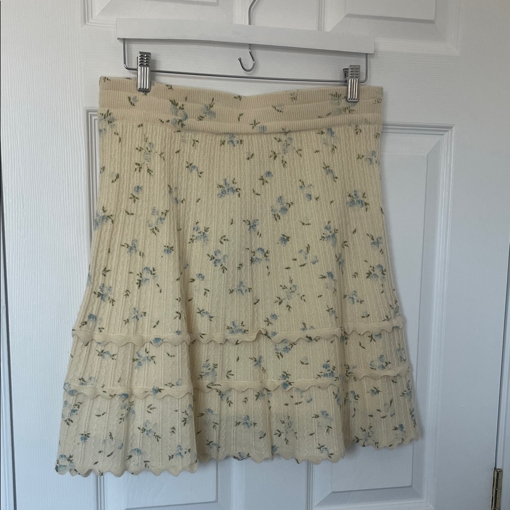 Floral Cream Skirt.  New 
Jamais portée